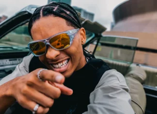 Press Release: Oakley Redefines Off-Field Style with Special Edition Players Collection for the Big Game